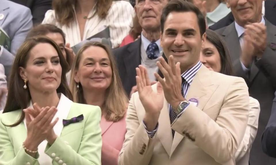 费德勒在瑞士队比赛中败北,战术调整引发热议!观众掌声雷动 费德勒在瑞士队比赛中败北,战术调整引发热议!观众掌声雷动