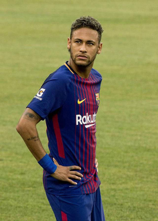 内马尔新星重返赛场表现突出，G2前途光明！观众掌声雷动的简单介绍