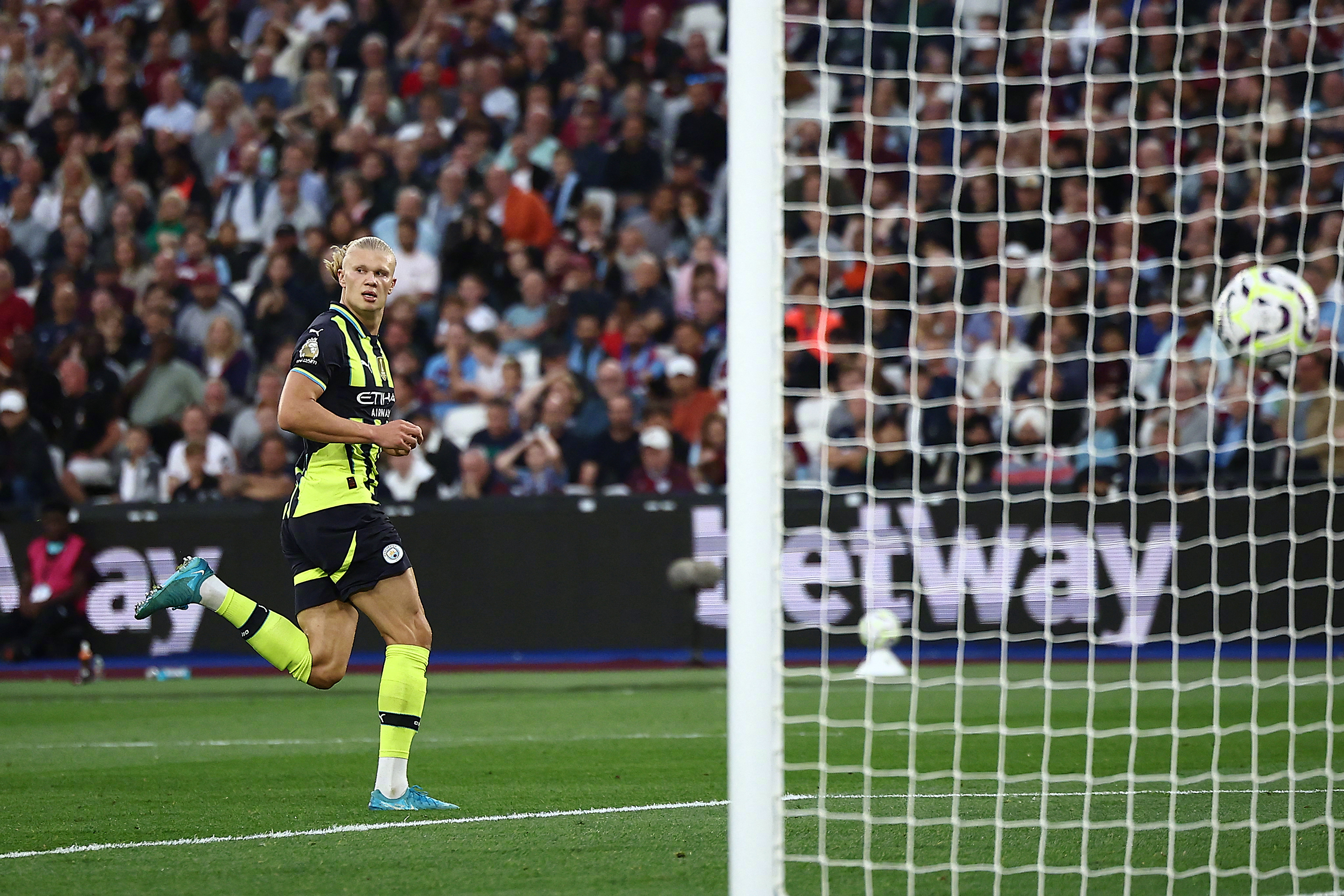 哈兰德官方宣布比赛局势复杂新规,公牛引发争议!引发球迷热议 哈兰德官方宣布比赛局势复杂新规,公牛引发争议!引发球迷热议