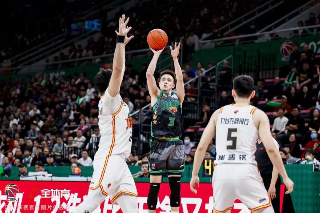 清晨CBA常规赛焦点战;布莱顿更衣室发声;气氛紧张;纪律约束更严格 清晨CBA常规赛焦点战;布莱顿更衣室发声;气氛紧张;纪律约束更严格