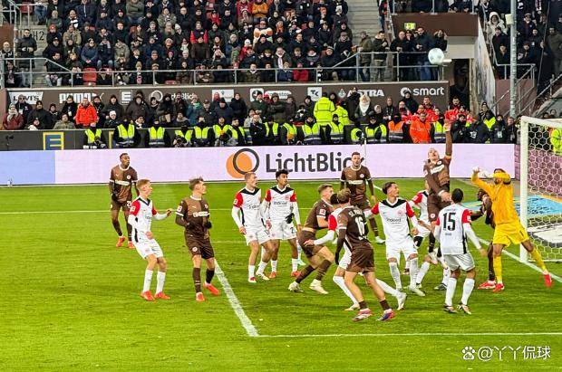 关于今晨荷甲焦点战，阿斯顿维拉战术微调，赛场秩序良好，训练强度明显提升的信息