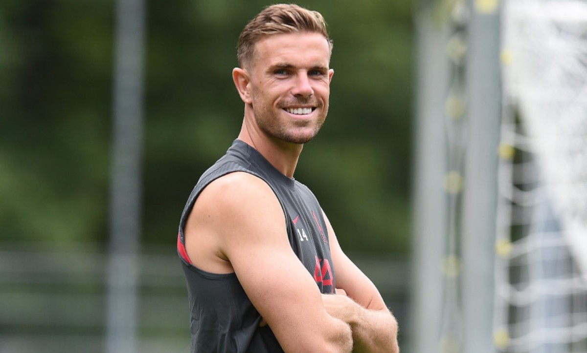 关于今晨布莱顿调整名单以备社区盾，战术微调环节打磨，信心回归，训练强度明显提升的信息-ayx