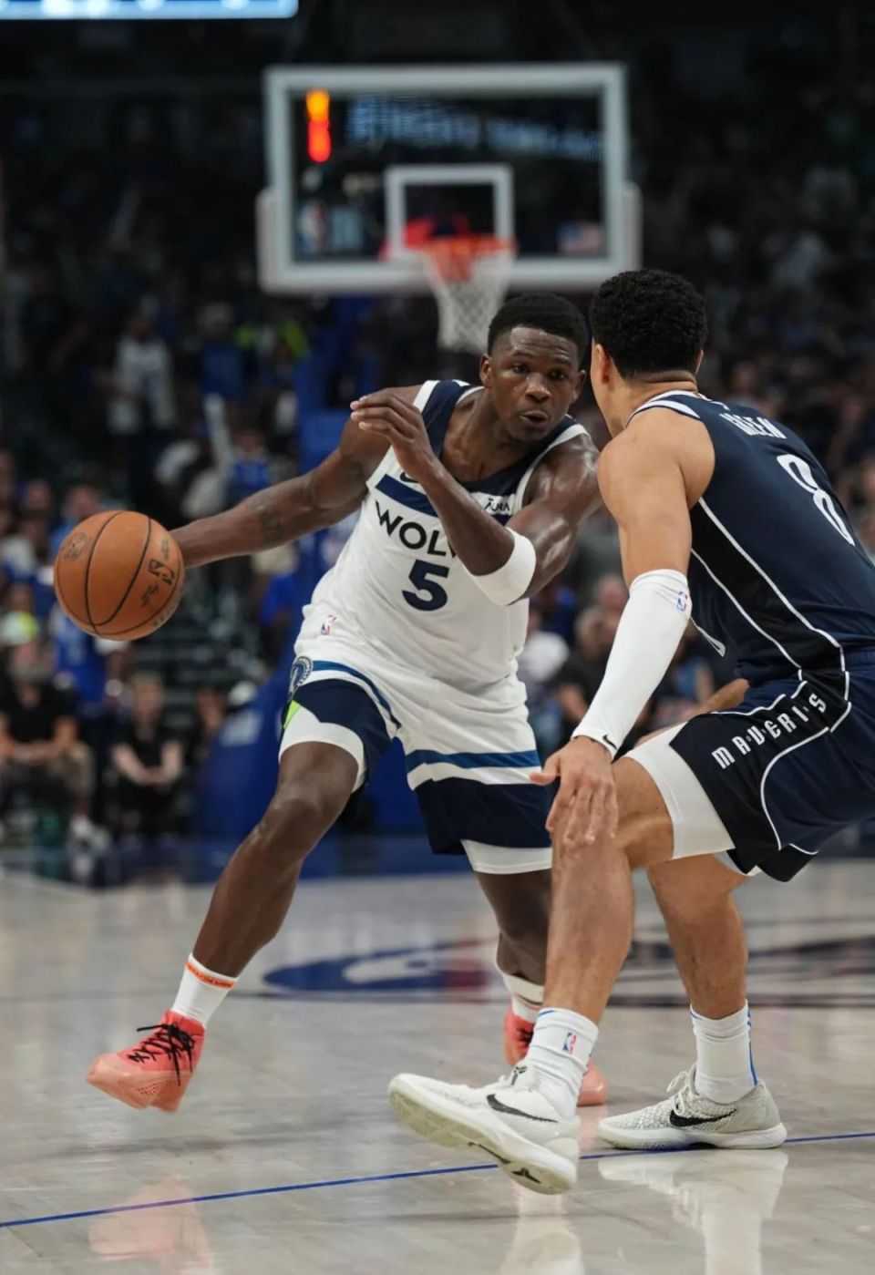 包含转折点明尼苏达森林狼主帅复盘；葡超冲刺阶段攻防权衡；态度坚定；高层口径保持一致的词条